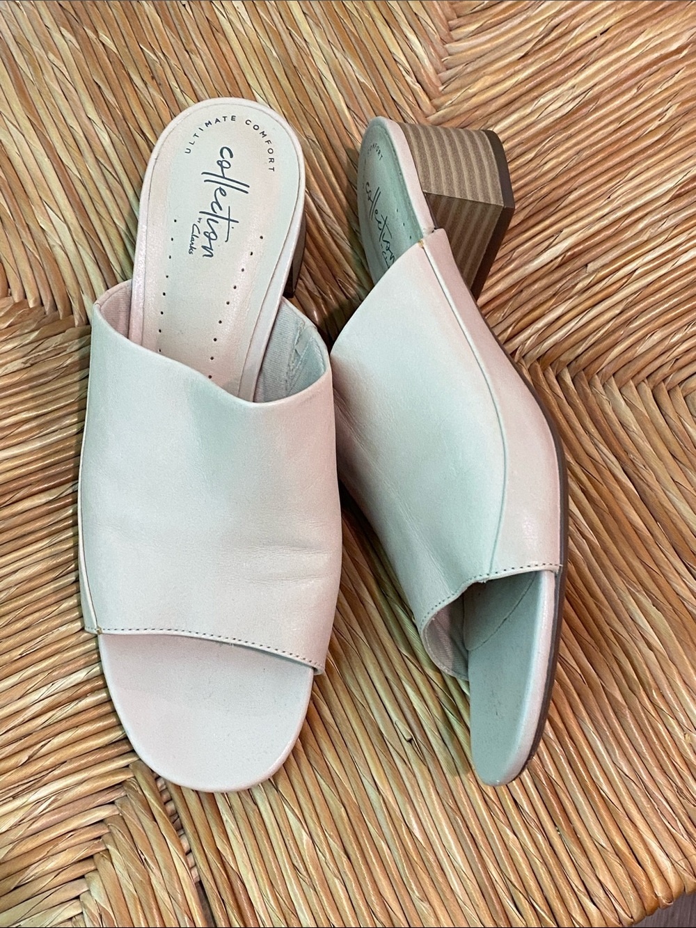 Collection by Clarks Pale Cream Open-Toe Slide Mules 8.5